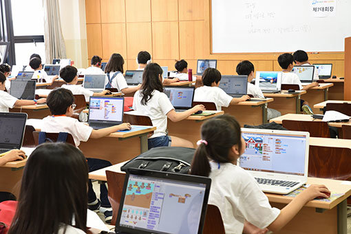 지난해 고려대세종캠퍼스에서 열린 ‘제1회 전국어린이코딩경진대회’ 장면.