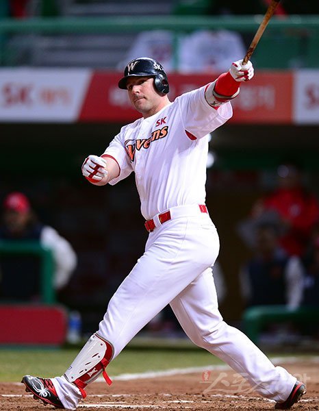 SK 제이미 로맥은 23일까지 11홈런으로 최상위권 자리를 지키고 있다. 리그 최다 홈런을 기록 중인 로맥은 홈런에 따르는 타점이 22점에 이를 정도로 순도 높은 홈런들을 생산 중이다. 스포츠동아DB