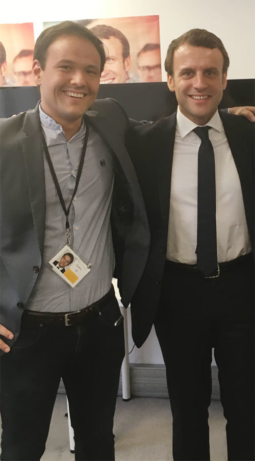 세드리크 오 디지털 경제보좌관(왼쪽)이 지난해 5월 대선 승리가 확정되자 당시 후보였던 마크롱 대통령과 어깨동무를 하고 있다.