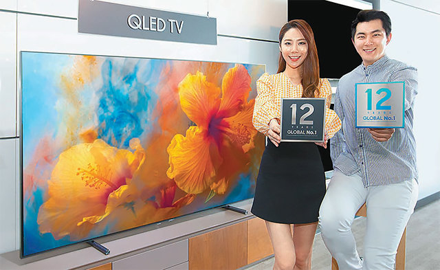 지난달 미국에서 먼저 출시된 삼성전자의 2018년형 QLED TV. 삼성전자는 75인치 이상 초대형 QLED TV로 북미와 한국 시장을 겨냥해 13년 연속 세계 시장 1위를 지키겠다는 목표를 잡고 있다. 삼성전자 제공
