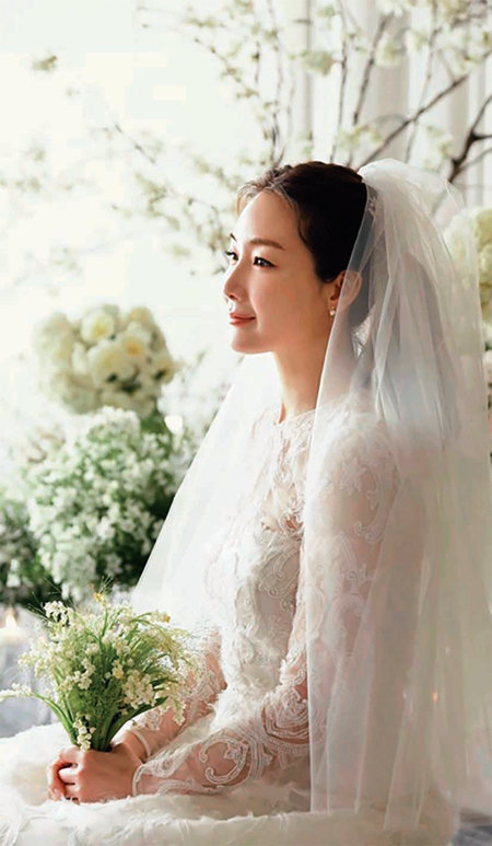 최지우의 웨딩사진.