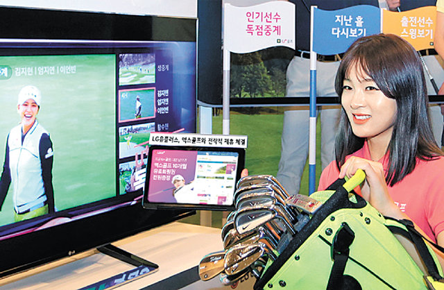 LG유플러스와 그린웍스가 전략적 제휴를 체결하고 U+골프 앱을 통해 전국 300여 개 골프장 예약을 2일부터 할 수 있다고 1일 밝혔다. LG유플러스 제공