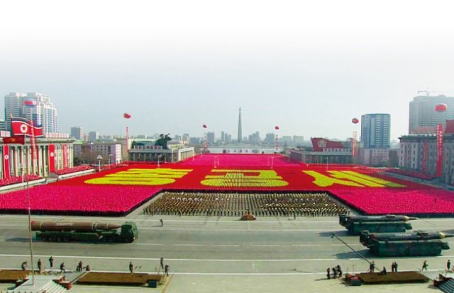 북한이 공개한 장거리미사일. 이 중 미국 본토에 도달할 수 있는 것은 시험발사에 성공한 화성-15형뿐이다. [동아DB]