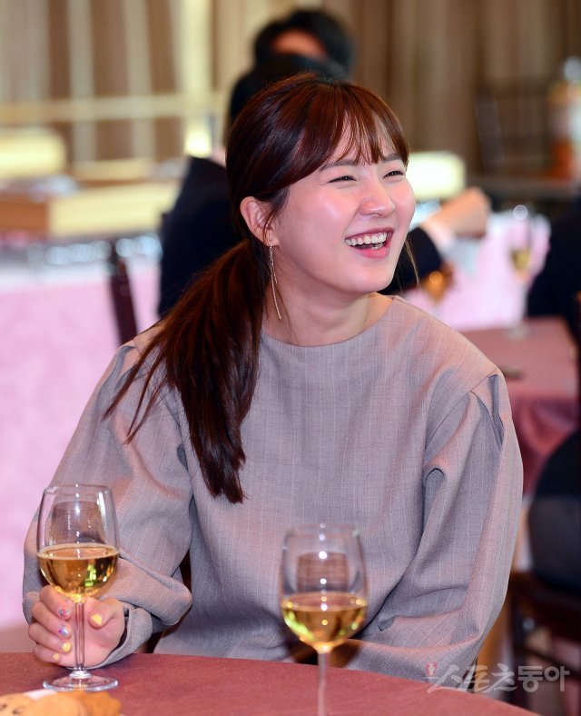 쇼트트랙 올림픽 금메달리스트 리스트 박승희 선수 공식 은퇴식이 10일 경기도 가평군 청평면 HS VILL에서 진행됐다. 박승희가 밝게 웃고 있다. 가평 | 김종원 기자 won@donga.com