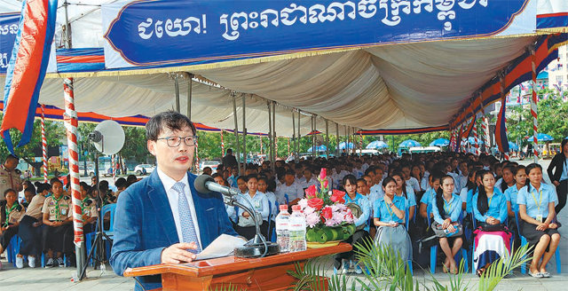 9일(현지 시간) 캄보디아 프놈펜 훈센 국립공원에서 열린 공공 와이파이 개통식에서 구현모 KT 경영기획부문장(사장)이 축사를 하고 있다. KT 제공