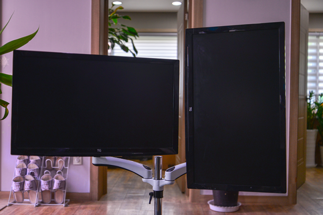 암 끝에 장착된 베사 마운트는 360도로 회전한다(출처=IT동아)