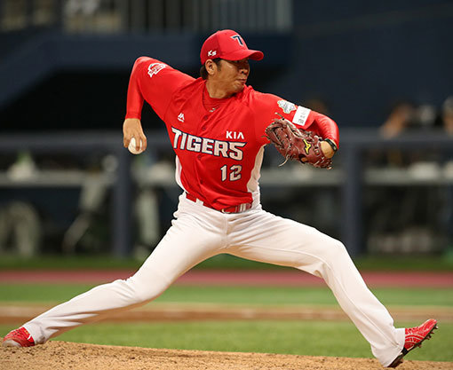 1이닝 무실점으로 최고령 세이브 기록을 다시 쓰며 팀 승리를 지킨 임창용. 사진제공｜스포츠코리아