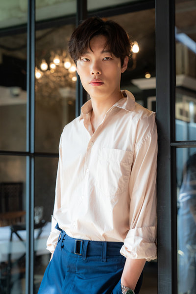 배우 류준열은 영화 ‘독전’을 통해 “연기하는 재미를 새삼 경험했다”고 했다. “매번 즐겁기만 한 건 아니지만 작업하며 사람들과의 관계가 쌓이면서 재미있는 인생이 되고 있다”고 말했다. 사진제공｜NEW