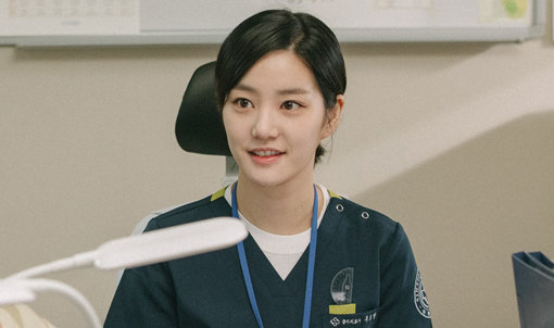 tvN 드라마 ‘시를 잊은 그대에게’에서의 이유비. 사진제공｜tvN ‘시를 잊은 그대에게’