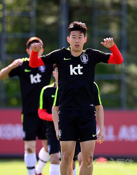 2018 러시아월드컵을 대비하는 축구대표팀이 23일 파주 국가대표트레이닝센터(NFC)에서 훈련을 가졌다. 대표팀 손흥민이 훈련을 하고 있다. 파주 | 김종원 기자 won@donga.com