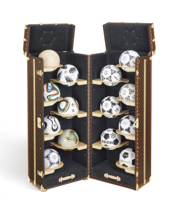 루이 비통 ‘FIFA 월드컵 공인구 컬렉션 트렁크’