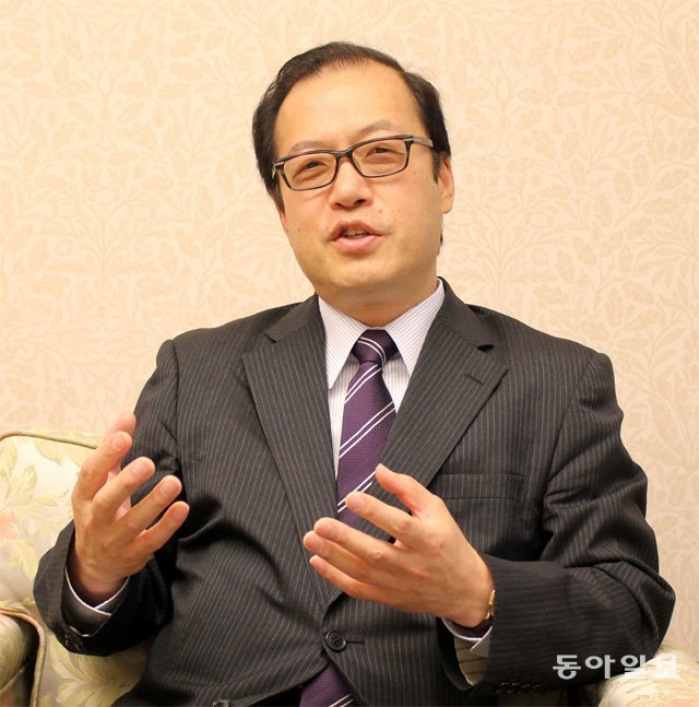 한국계 최초로 일본 주요 대학 총장이 된 곽양춘 릿쿄대 총장이 22일 대학 접견실에서 인터뷰를 하고 있다. 도쿄=장원재 특파원 peacechaos@donga.com