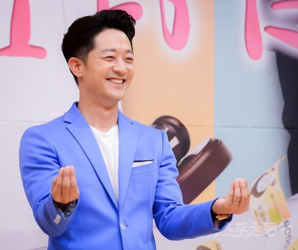 배우 알렉스가 25일 서울 양천구 목동 SBS에서 열린 아침연속극 ‘나도 엄마야’ 기자간담회에 참석해 포즈를 취하고 있다. 사진=김진환 기자 kwangshin00@donga.com