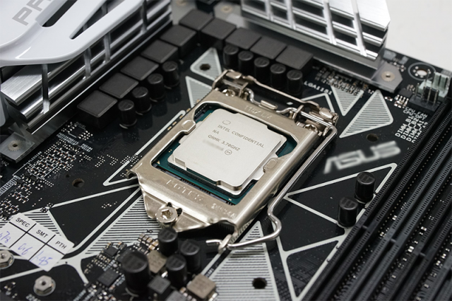 8세대 코어 i7-8700 프로세서(출처=IT동아)