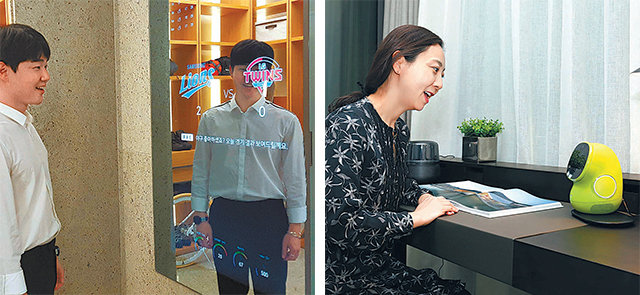 아빠엔 야구-엄마엔 도서 정보… 신기한 스마트홈 기술 체험 28일
 서울 송파구 문정동 ‘래미안 IoT 홈랩’에서 기자가 스마트홈 기술을 체험하고 있다(왼쪽 사진). 야구를 좋아하는 아빠에게는 
야구 경기 결과를, 책을 좋아하는 엄마에게는 신간 도서 정보를 보여준다. 아이들 공부방에서는 인공지능(AI)과 영어로 대화를 
나누는 체험도 할 수 있다(오른쪽 사진). 강성휘 기자 yolo@donga.com·삼성물산 제공