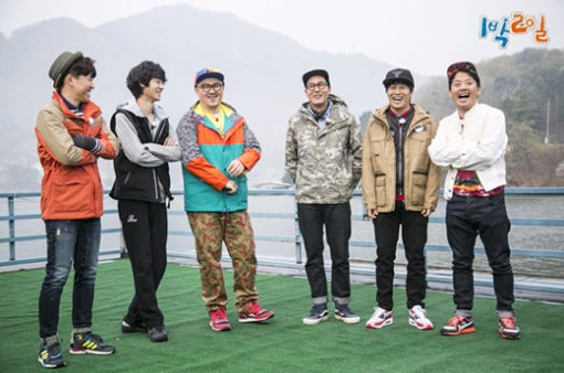 KBS 2TV ‘1박 2일 시즌3’에서의 김주혁(오른쪽 세 번째). 사진제공｜KBS 2TV ‘1박 2일 시즌3’