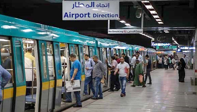 이집트 시민들이 수도 카이로의 아타바역에서 지하철에 몸을 싣고 있다.
이집트 언론 이집트투데이 홈페이지