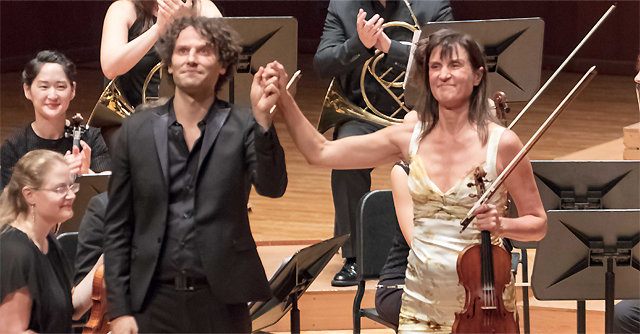 스위스 체임버 오케스트라 제네바 카메라타와 함께 무대에 선 바이올리니스트 빅토리아 물로바(오른쪽). 물로바는 7번째, 제네바 카메라타는 첫 내한이다. 크레디아 제공