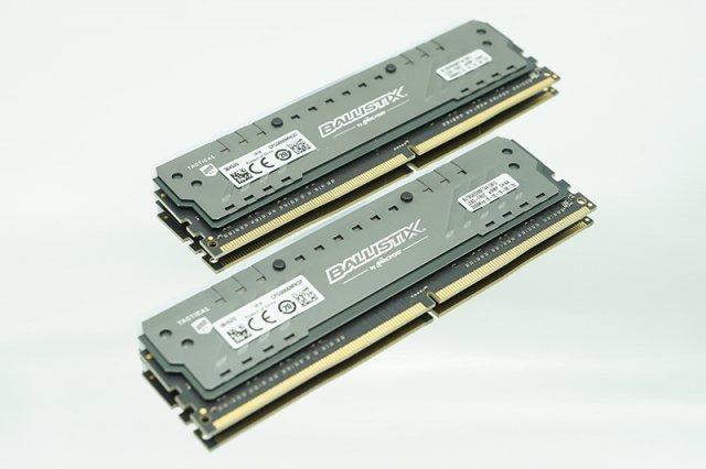 마이크론 크루셜 발리스틱스 택티컬 트레이서 DDR4-2666 16GB 키트.(출처=IT동아)