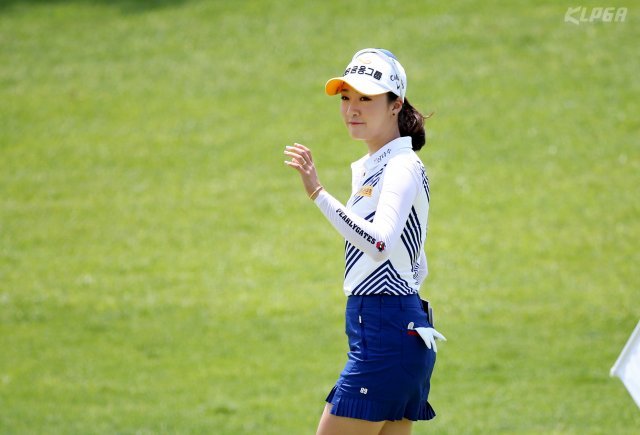 1번홀 버디로 기분좋게 출발하며 한국여자오픈 우승 희망을 밝힌 오지현.
