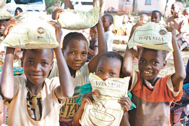 글로벌 뷰티& 헬스케어 기업인 ‘뉴스킨(Nu Skin)’은 아프리카 국가들에 다양한 지원 사업을 하고 있다. ‘뉴스킨 코리아’는 아프리카 말라위에 희망 우물을 만들어주고 영양실조와 질병을 예방하는 데 도움을 주는 영양식 바이타밀을 전달하는 사회공헌활동을 실천하고 있다. 뉴스킨 제공