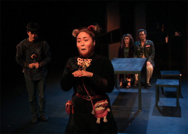제54회 동아연극상에서 작품상을 탄 연극 ‘손님들’의 한 장면. 국립극단 제공