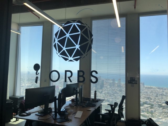 60층에 위치한 Orbs 사무실