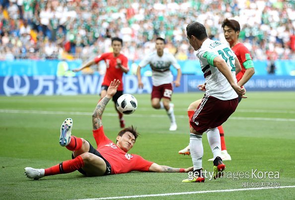 대한민국 축구대표팀 장현수 선수의 핸드볼 반칙 장면. 사진=게티이미지코리아