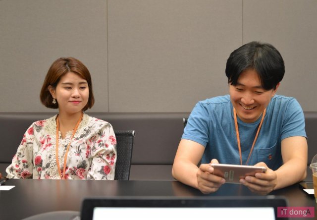 < 주한진 스타워즈 담당 PD(우)와 정혜진 스타워즈 담당 AD(좌) >(출처=IT동아)