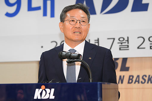 KBL 제9대 총재 이정재. 사진제공｜KBL