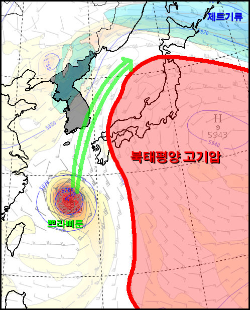 2일 현재 북태평양 고기압의 위치와 태풍의 진로. 태풍은 일반적으로 북태평양 고기압의 가장자리를 다라 이동한다. 자료 : 기상청