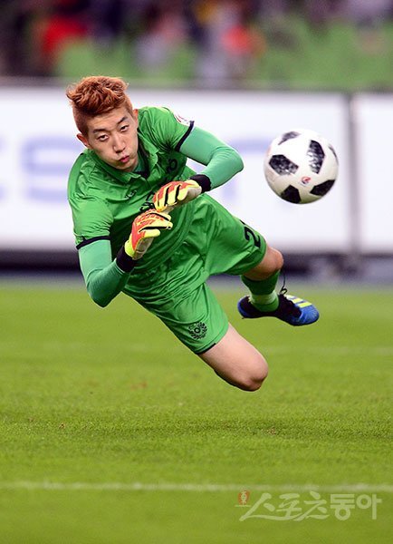 8일 대구스타디움에서 열린 프로축구 ‘2018 KEB 하나은행 K리그1(클래식)’ FC서울과 대구FC 경기에서 대구 조현우가 서울의 슈팅을 막아내고 있다. 김종원 기자 won@donga.com