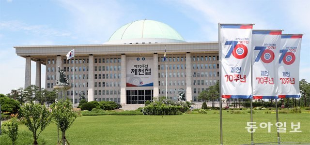 민주당 “법사위장, 한국당에 절대 못줘”… 院구성 협상 진통
