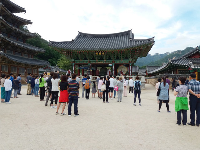 충북 보은군 법주사에서 전통 산사에 깃든 역사 문화를 향유하고 체험하기 위한 프로그램이 14일 열린다. 보은군 제공