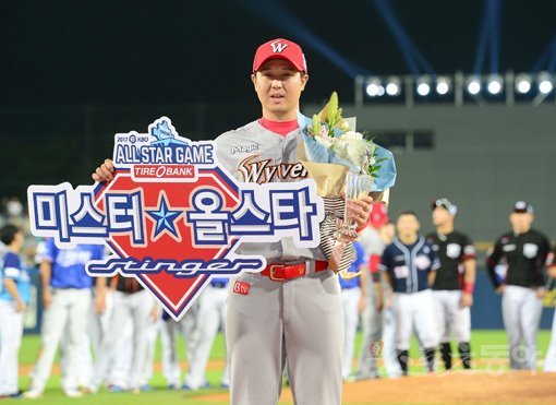 2017년 올스타전 별 중의 별 MVP 주인공은 최정(SK)이었다. 14일 울산 문수구장에는 KBO리그를 대표하는 스타들이 모두 모여 주인공 MVP를 놓고 뜨거운 일전을 펼친다. 스포츠동아DB