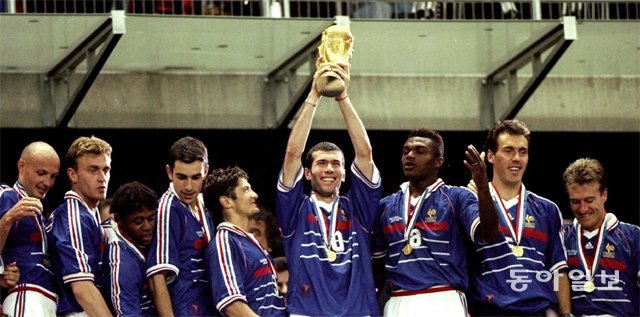 1998년 프랑스 월드컵에서  2-1로 역전승하며 대회 우승을 차지했던 프랑스 대표팀. 당시 4강전에서 프랑스에 패했던 크로아티아는 설욕을 다짐하고 있다. 동아일보DB