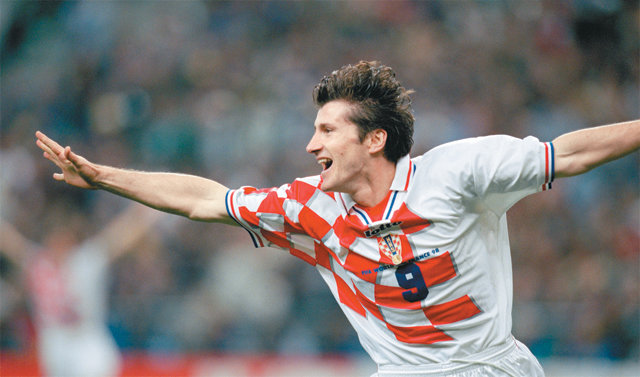 1998년 프랑스 월드컵 당시 득점왕이었던 크로아티아의 다보르 슈케르가 프랑스와의 4강전에서 선제골을 넣은 뒤 환호하고 있다. 게티이미지