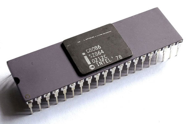 인텔 8086(1978년). (출처=IT동아)