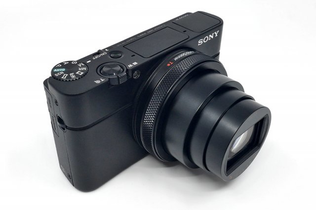 RX100M6는 기존 24-70mm 렌즈에서 24-200mm 렌즈로 변경됐다. (출처=IT동아)