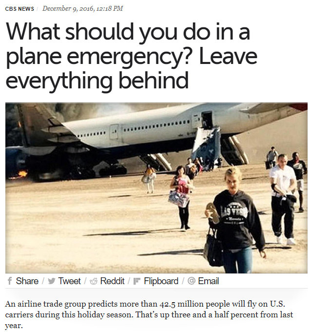 비행기에서 급히 탈출할 때 모든 짐을 놓고 내리라는 지침은 국내외에서 꾸준히 강조하는 사안입니다. 사진처럼 짐을 들고 나오게 되면 뒷 승객이 탈출할 시간이 모자랄 수 있습니다. 출처: 美 CBS 홈페이지