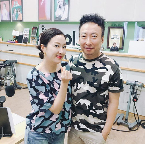 김지혜(왼쪽). 사진출처｜라디오쇼 공식 인스타그램