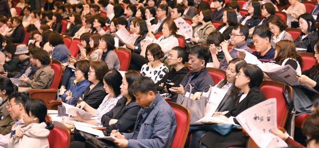 수험생과 학부모들이 2019학년도 한양대 입시설명회를 듣고있다. 설명회 뒤 2000여 명의 수험생과 학부모들을 대상으로 일대일 입학상담도 진행됐다. 한양대 제공