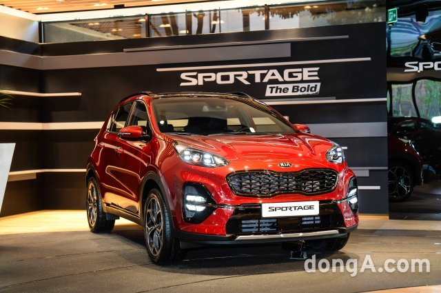 기아차는 24일 서울 강남구 비트 360에서 스포티지 상품성개선 모델 ‘스포티지 더 볼드(The Bold)’의 사진영상발표회를 갖고 본격적인 판매에 돌입했다. 기아차 제공