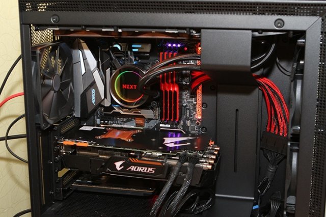 '씨디맨' 님의 자작 게이밍 데스크탑 내부 <출처=씨디맨>