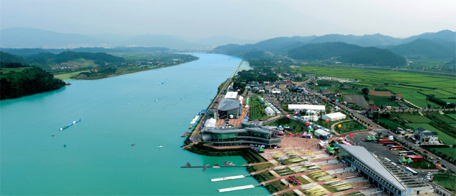 2018 자카르타-팔렘방 아시아경기에 남북 단일팀으로 출전하는 북한 선수단이 합동훈련을 할 충주 탄금호 국제조정경기장 전경. 충주시 제공