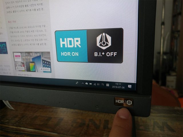 합리적인 가격임에도 불구하고 HDR 기능을 갖췄으며, HDR 기능은 버튼 하나만으로 켜고 끌 수 있다(출처=IT동아)