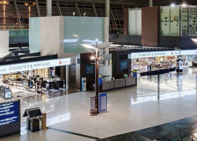인천국제공항 제1여객터미널에 위치한 롯데면세점 매장 전.