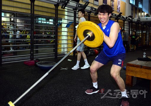 2018 자카르타-팔렘방 아시안게임 남자 배구 대표팀 전광인이 충북 진천국가대표선수촌에서 체력훈련을 하고 있다. 스포츠동아DB