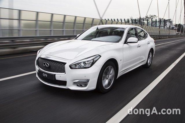 인피니티 Q70