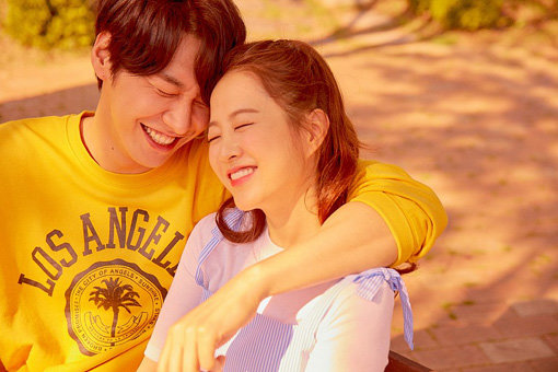 영화 ‘너의 결혼식’의 박보영(오른쪽)과 김영광. 사진제공｜메가박스중앙(주)플러스엠